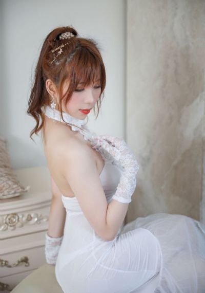 年轻的邻居的阿5