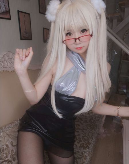 女生张开腿