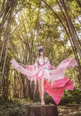 电影女虐