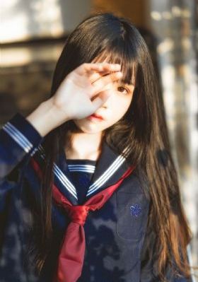 龙纹身的女孩