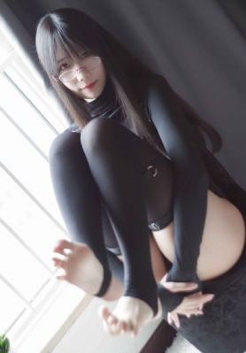 两位女王圣水调教小刚